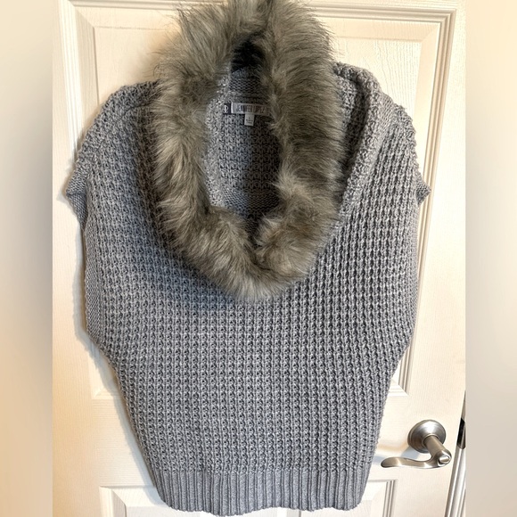 Jennifer Lopez Knit Sweater w Detachable Faux Fur scarf/hood, Gray, Sz Large - Picture 1 of 4